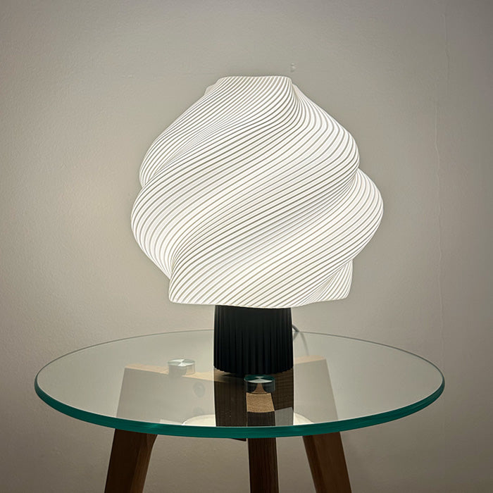 Magda Lamp | Black